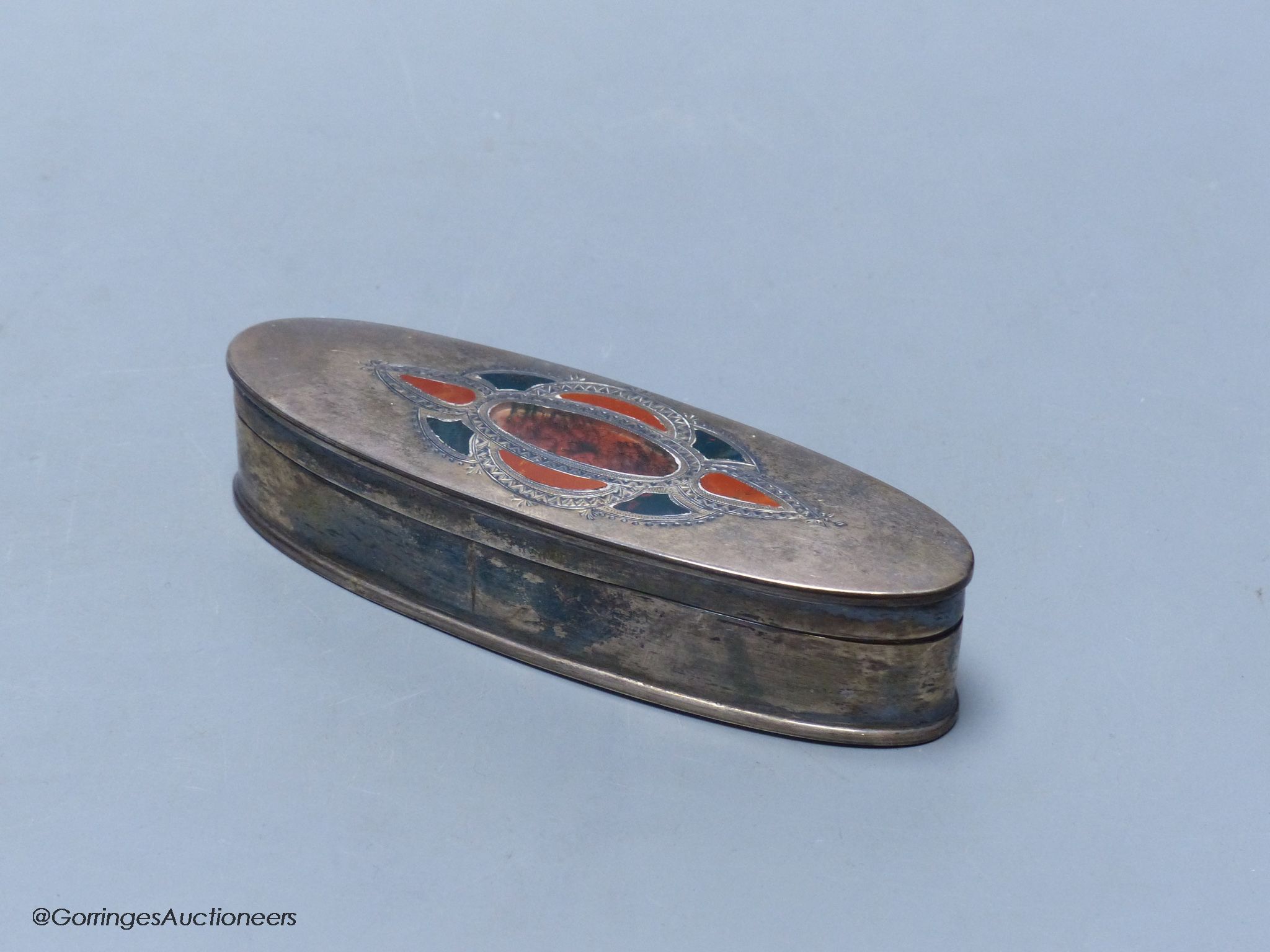 An Edwardian Scottish silver and hardstone inset oval snuff box, maker ?K, Edinburgh, 1909, 10.2cm, gross 60 grams.